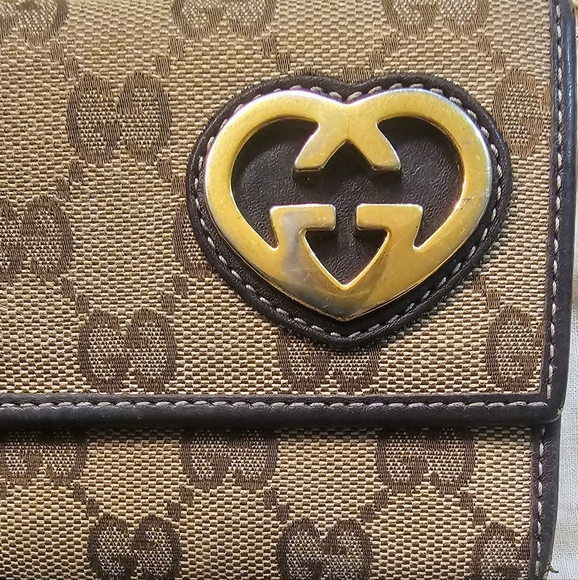 Gucci heart long wallet. Comes with dust bag and chain EUC - Picture 2 of 12